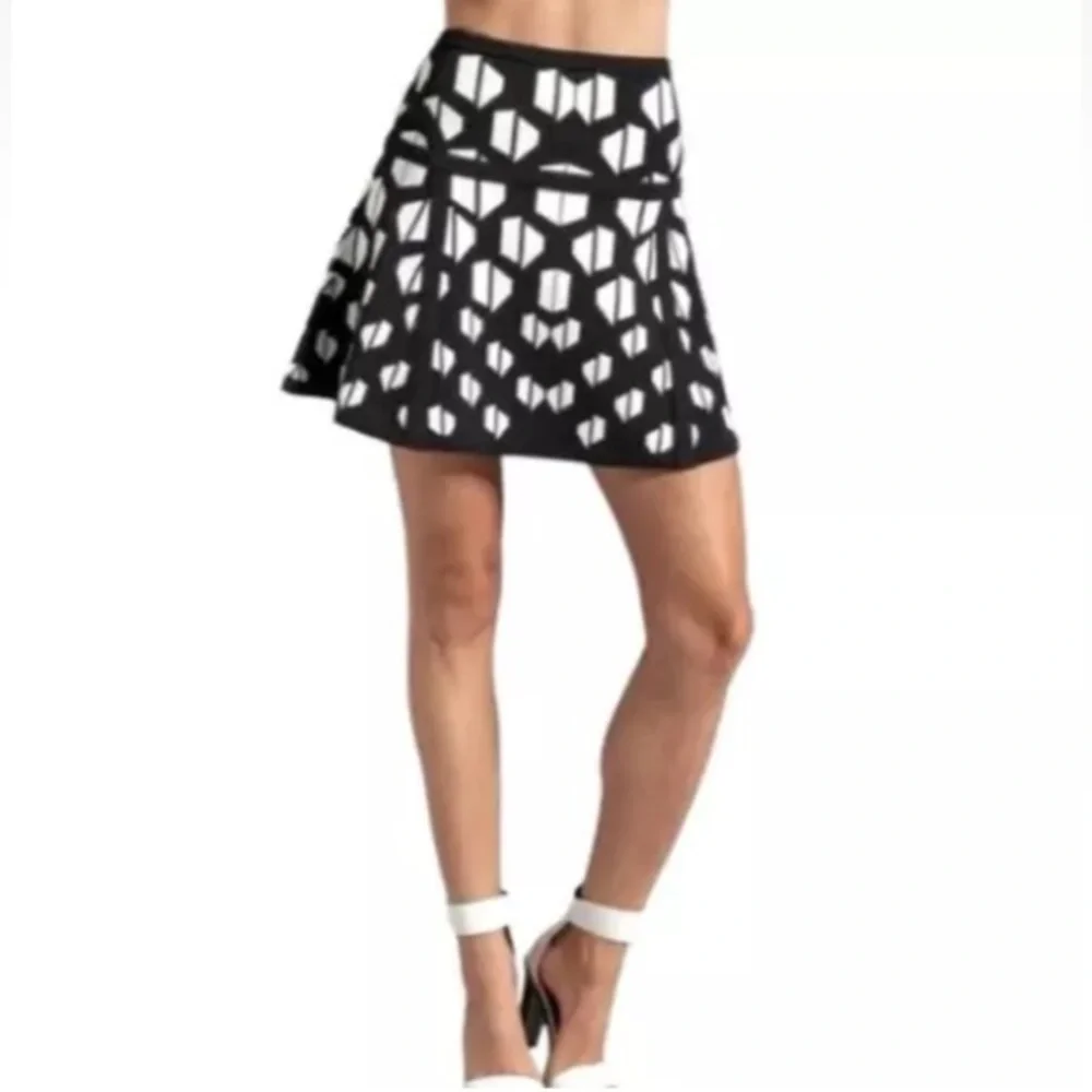 Diane Von Furstenberg Flote Black/White Hounds Check Knit Mini Skirt Size M
